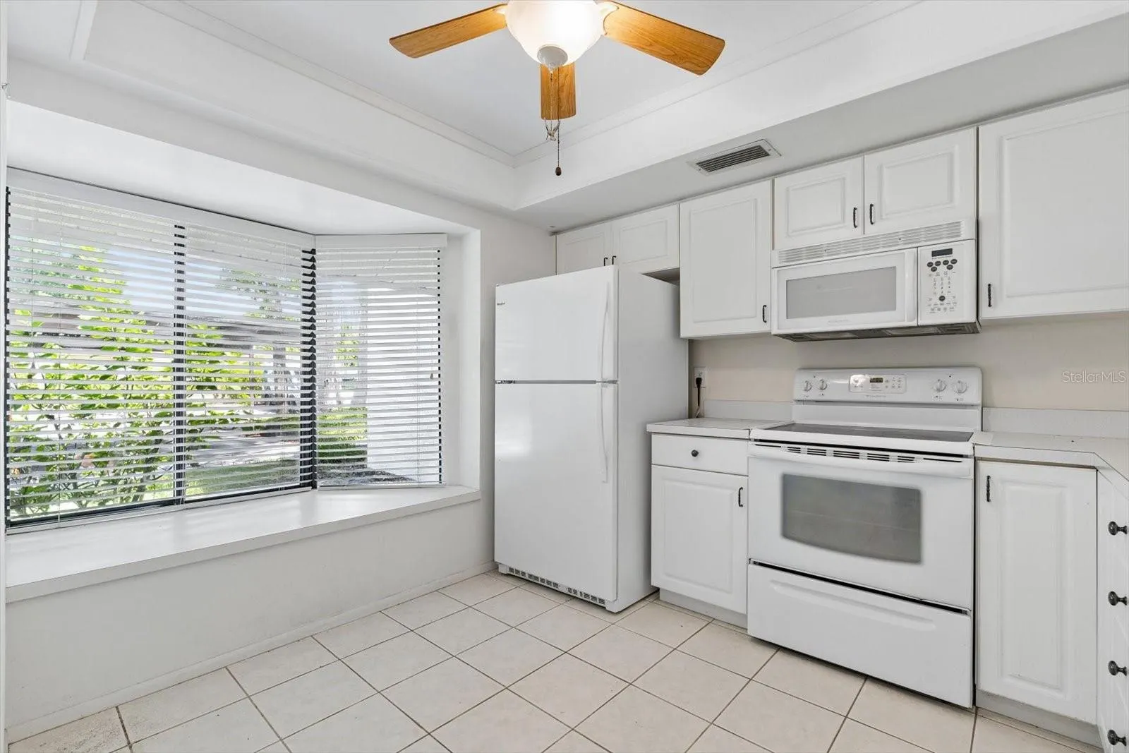 Bright and Sunny Kitchen
