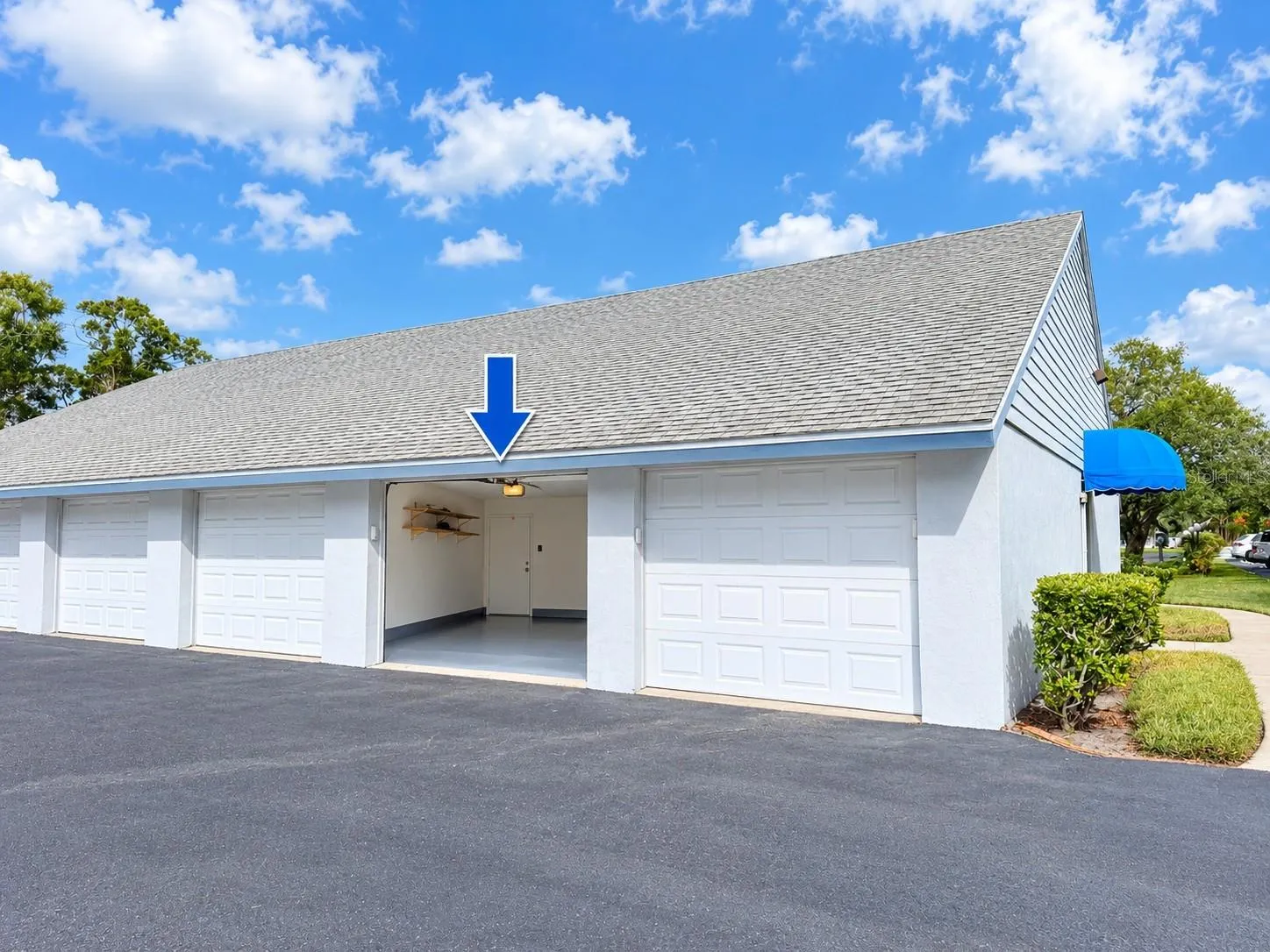 Private Garage!