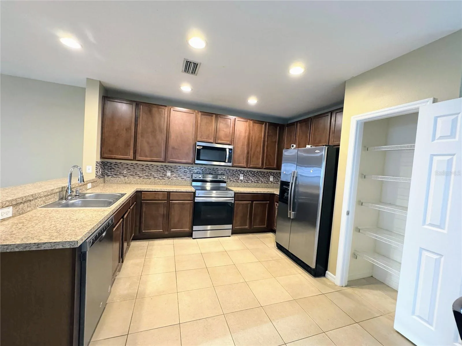 Kitchen &amp; Dining
