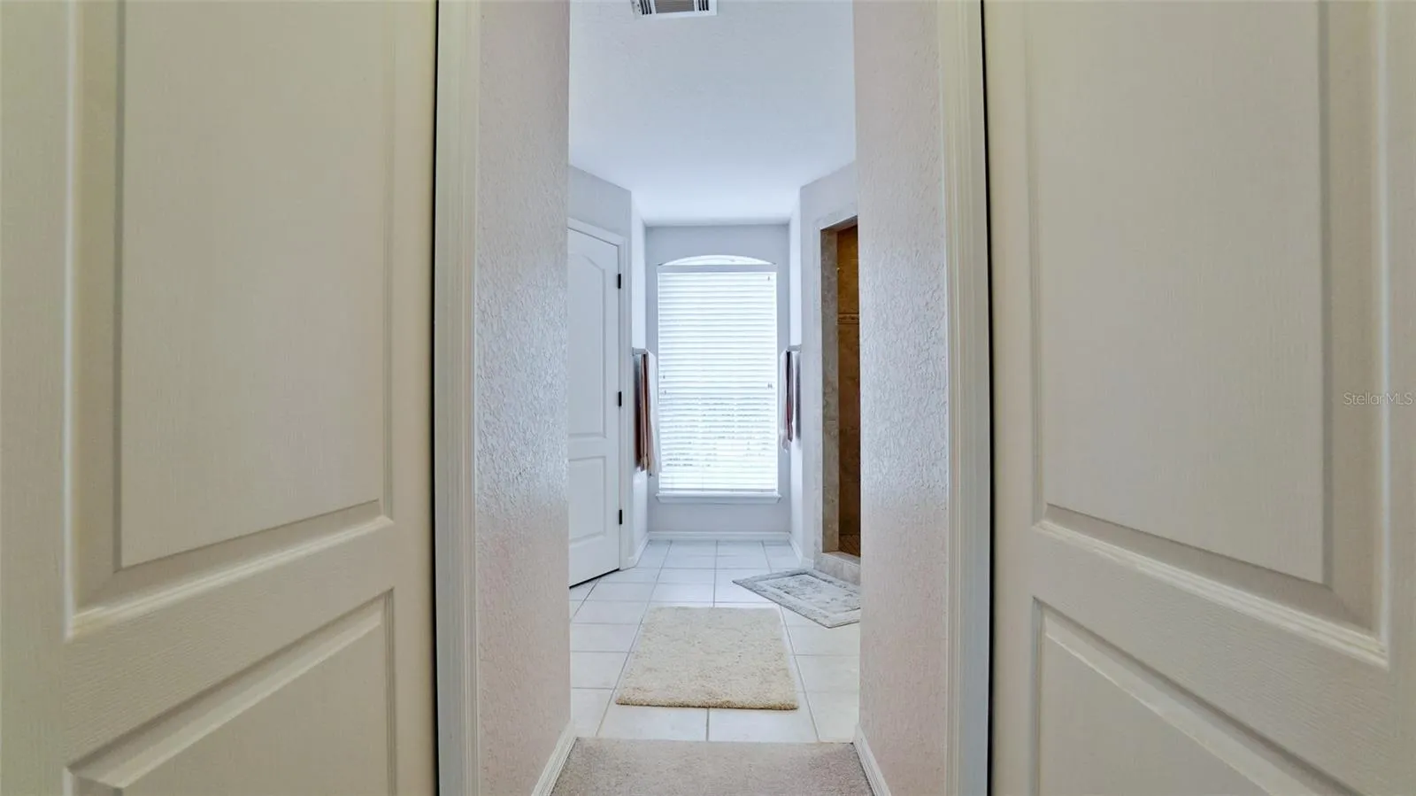 Dual primary closets upon entering ensute