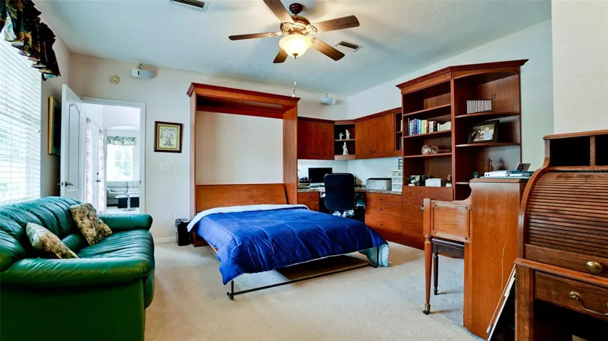 4th bedroom/ flex area w/murphy bed