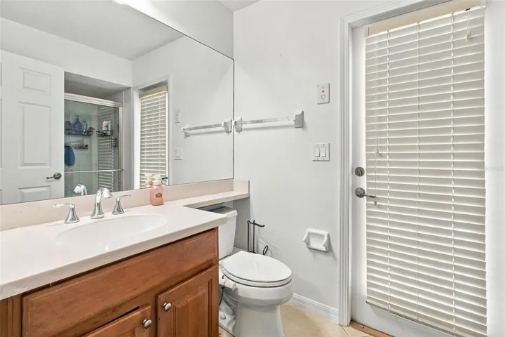 Third bathroom (pool access)