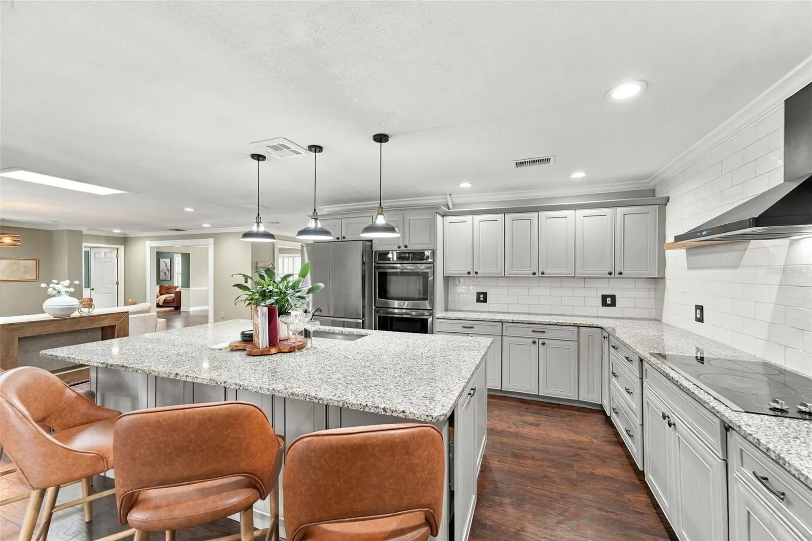Kitchen & Dining Area