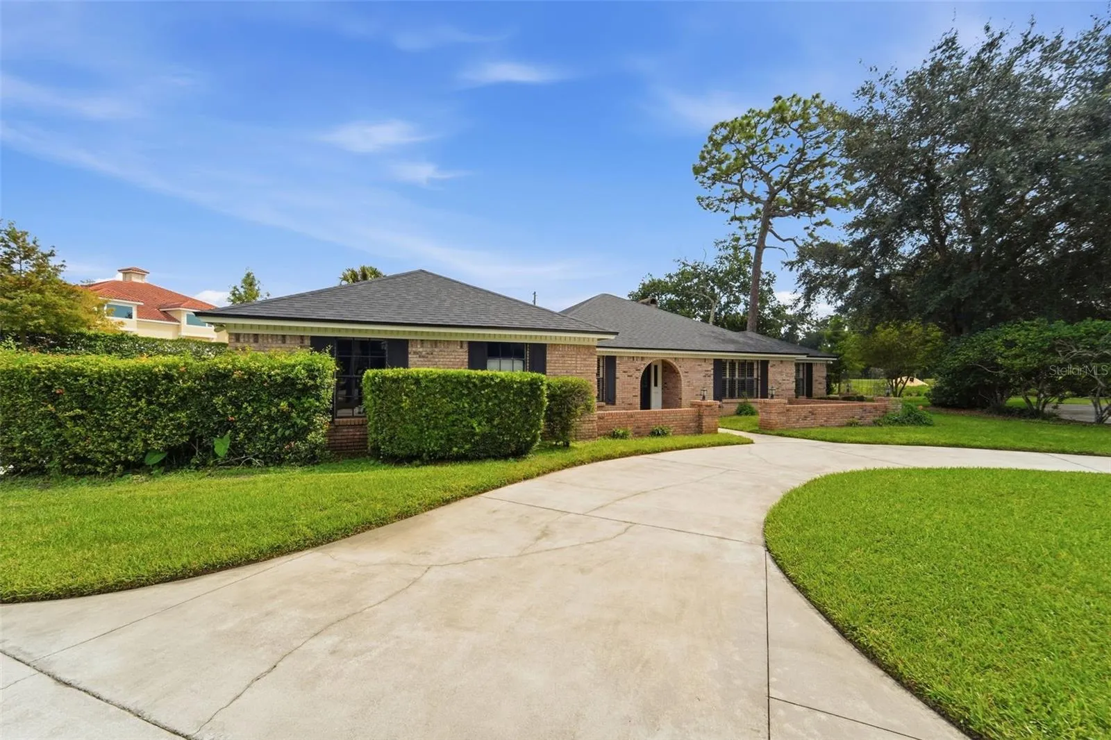 Front Entry & Driveway