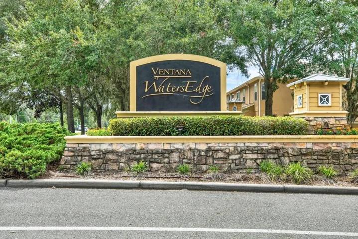 Ventana at Waters Edge entrance sign