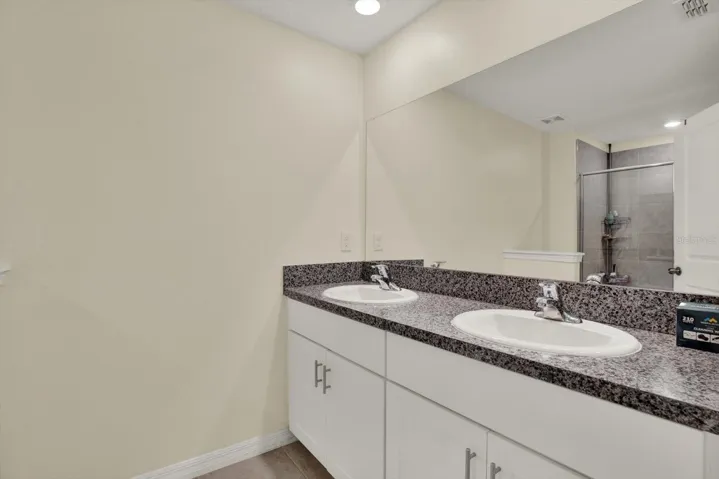 Primary ensuite bath with dual sinks