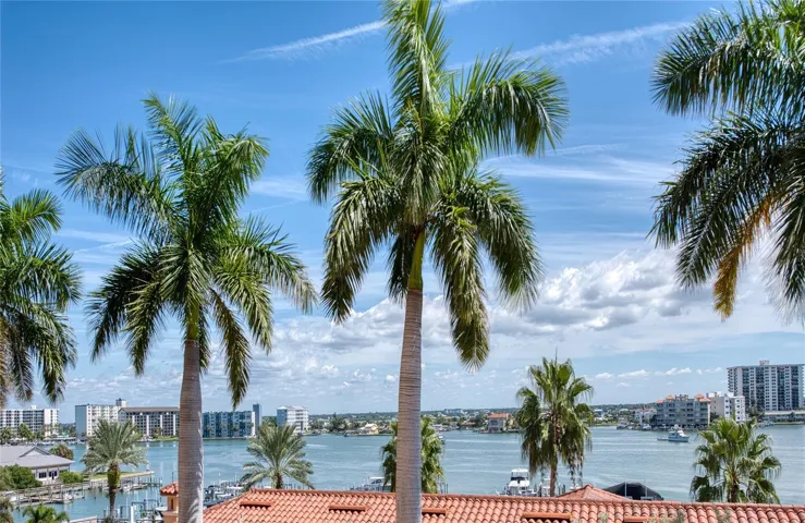 Palm Trees, Mandalay Channel and warm, sunny weather!