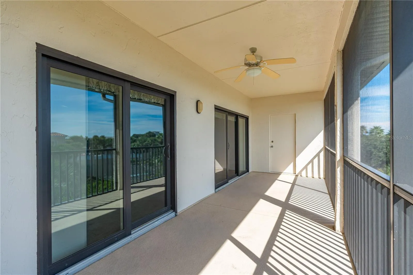 Living &amp; Bedroom Access to Balcony