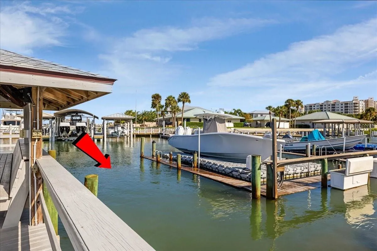 35' Boat Slip / 5-6' @ low tide.