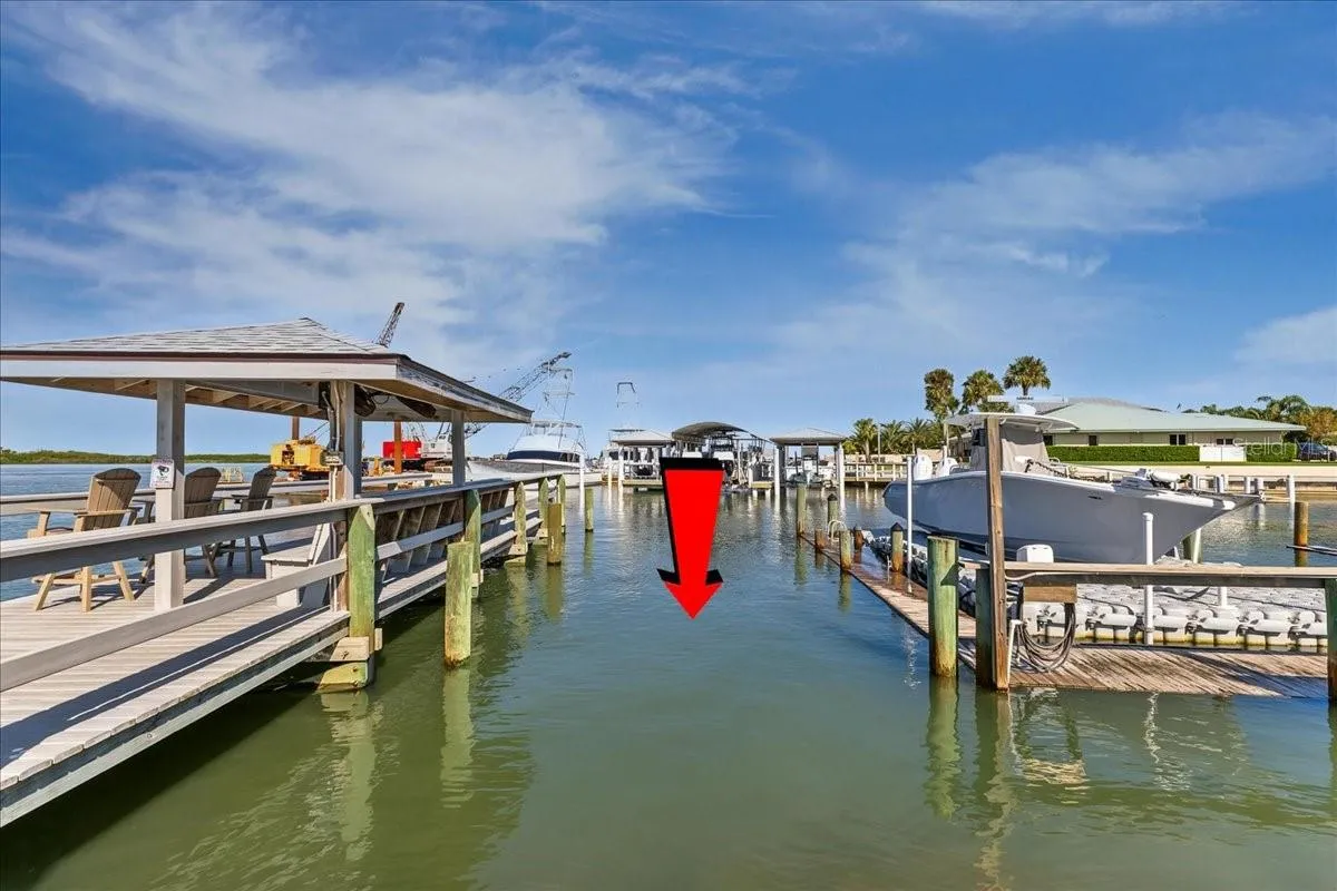35' Boat Slip / 5-6' @ low tide.