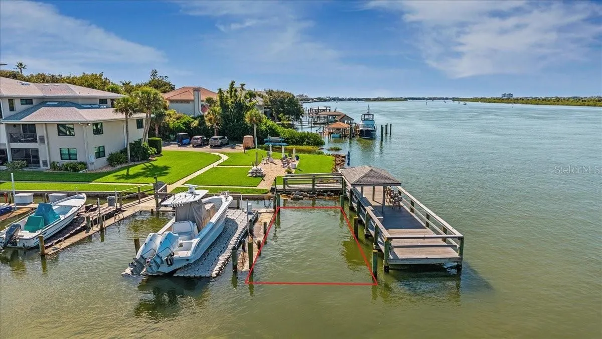 35' Boat Slip / 5-6' @ low tide.