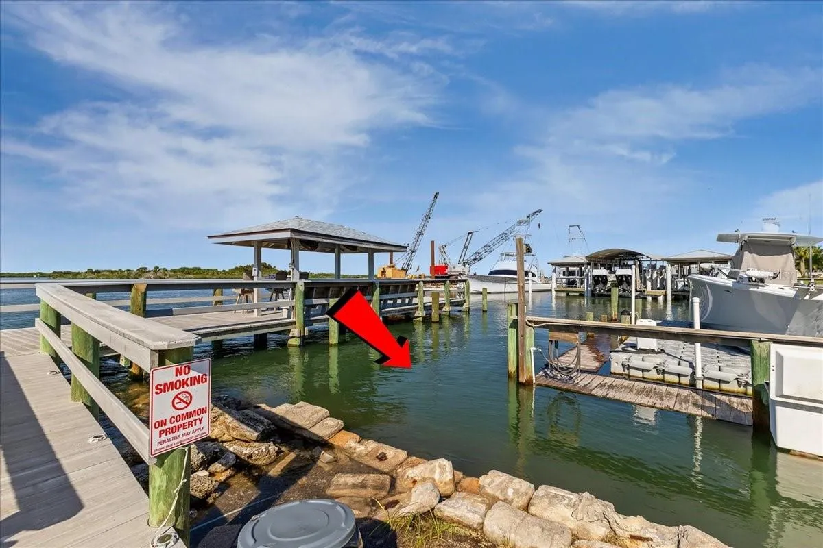 35' Boat Slip / 5-6' @ low tide.