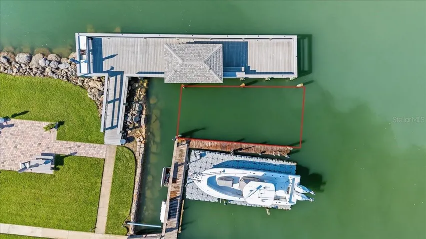 35' Boat Slip / 5-6' @ low tide.