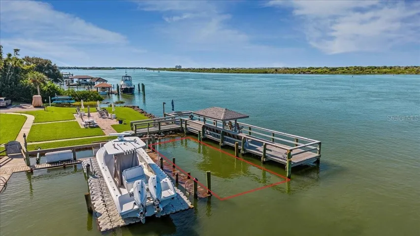 35' Boat Slip / 5-6' @ low tide.