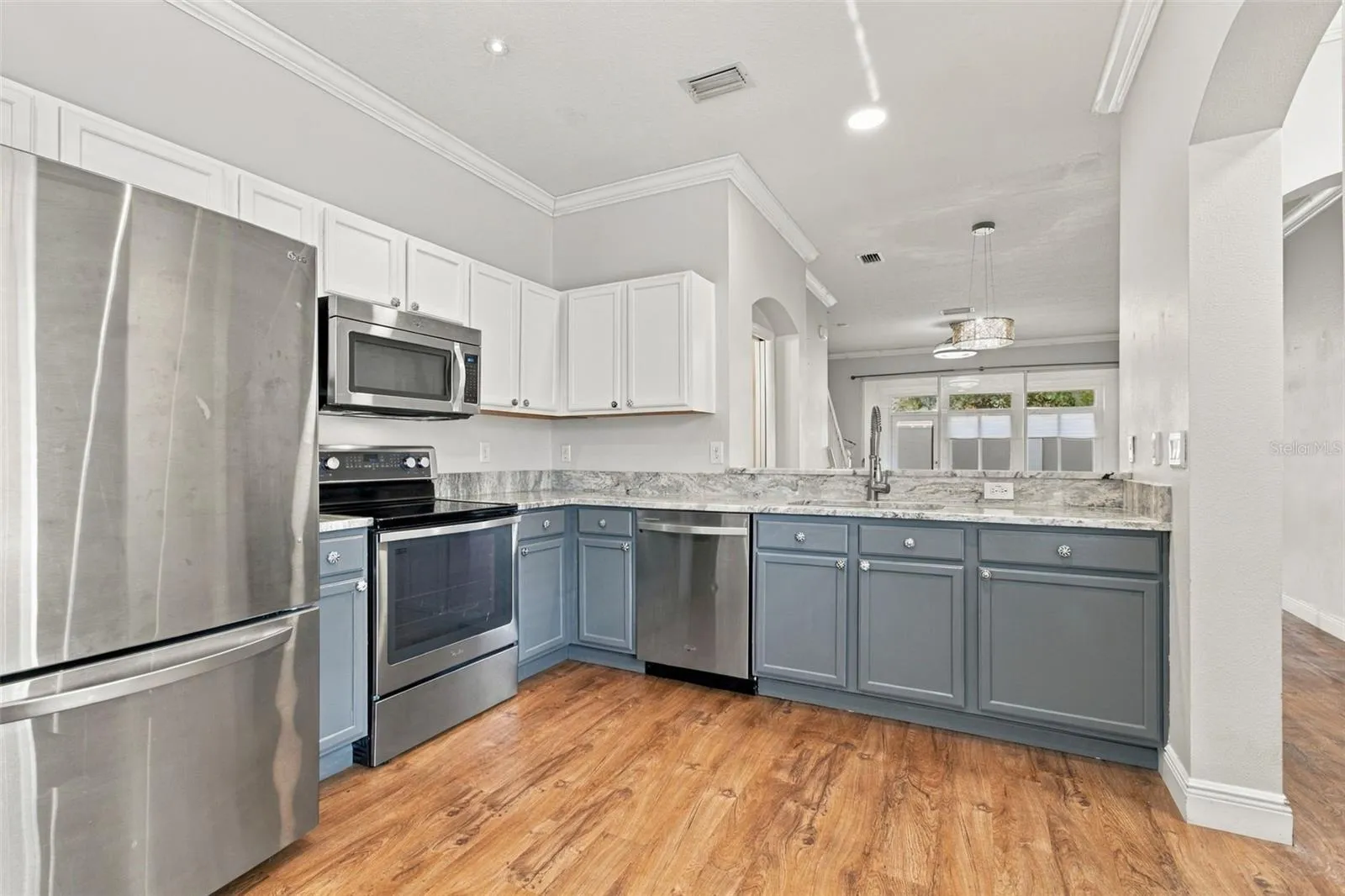 Upgraded kitchen with Ocean Fantasy Granite Countertops