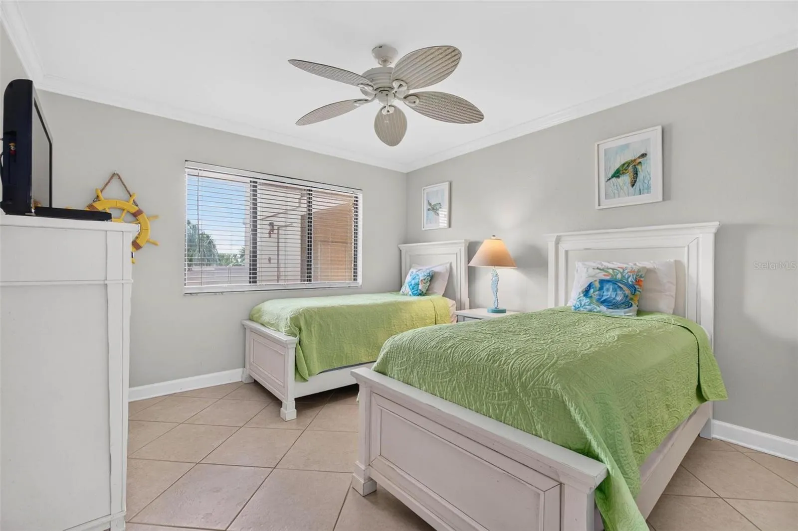 2nd bedroom