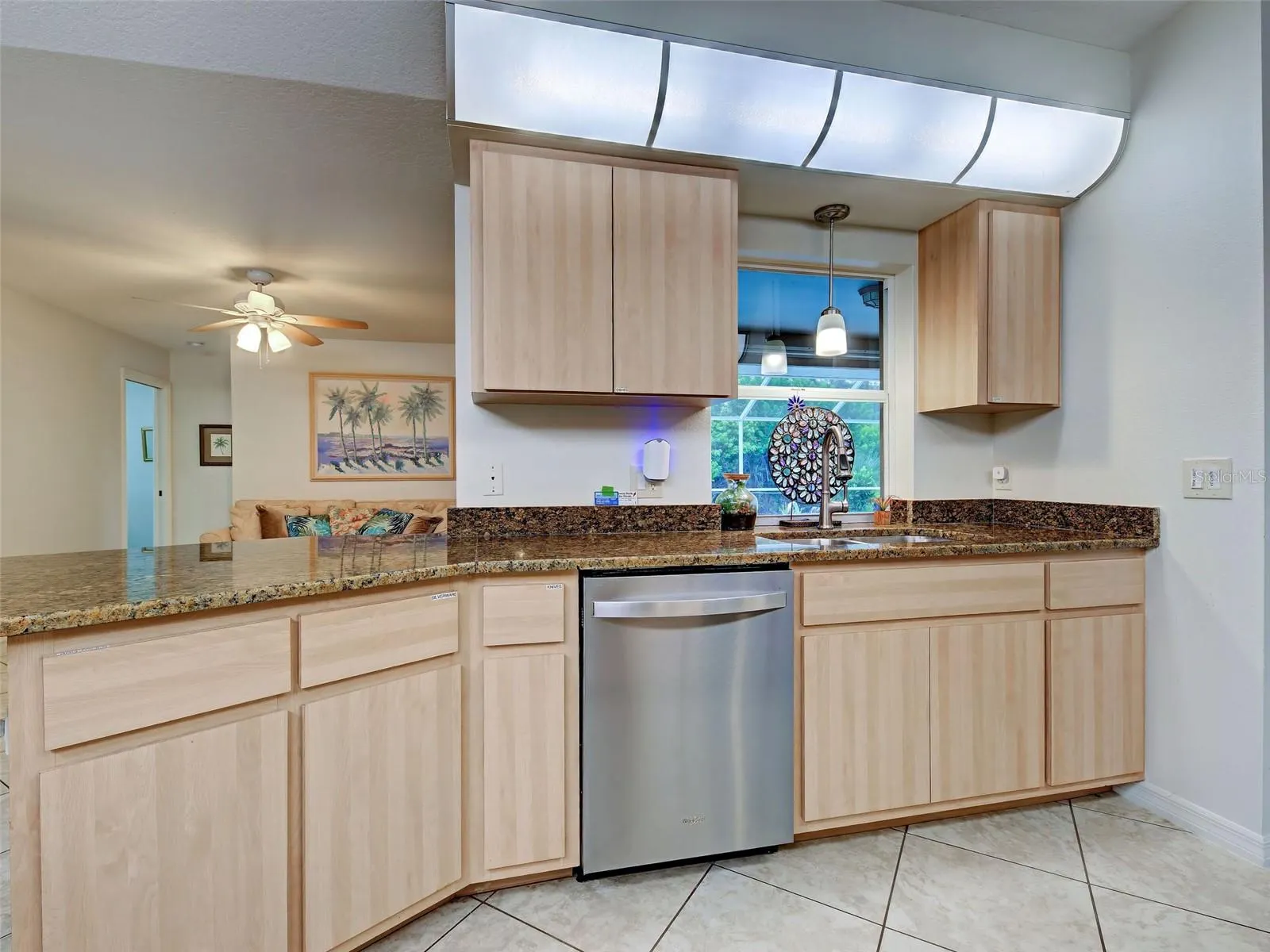 There is a pass through from the kitchen to the lanai.
