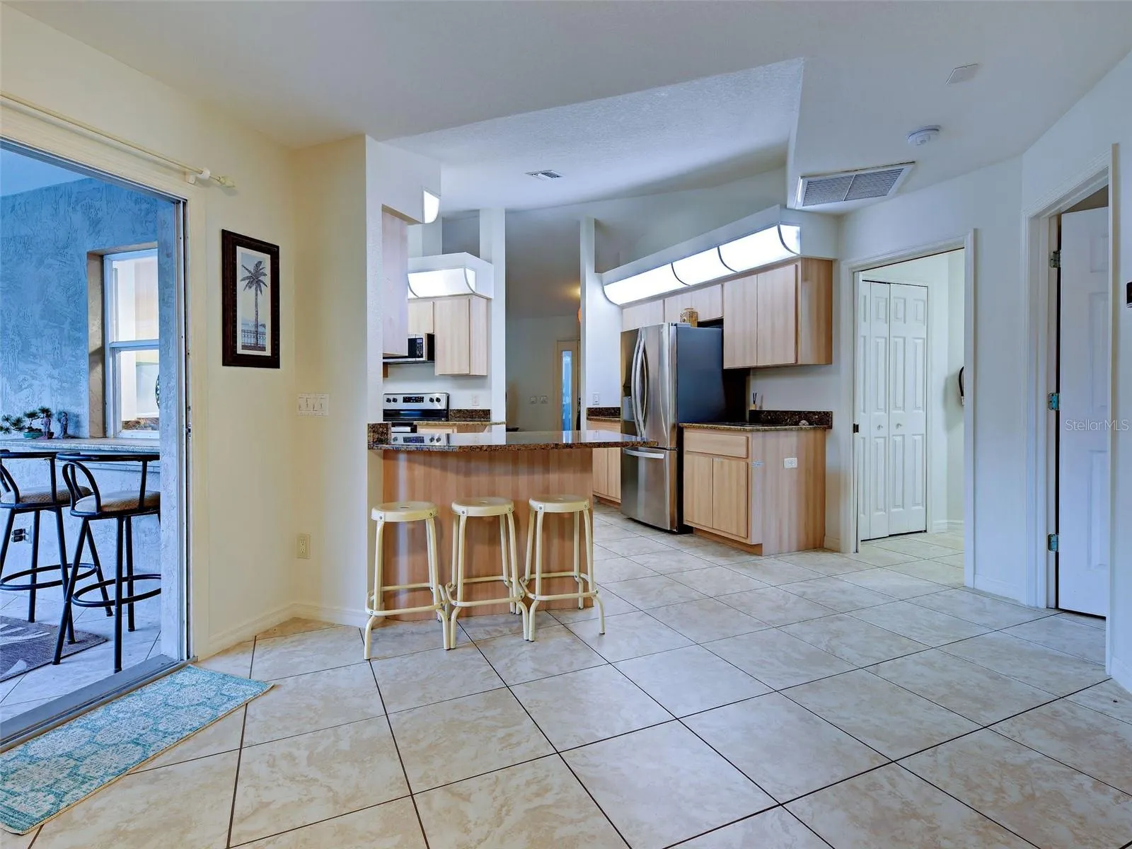 The pass through has counter space in the lanai for additional seating.