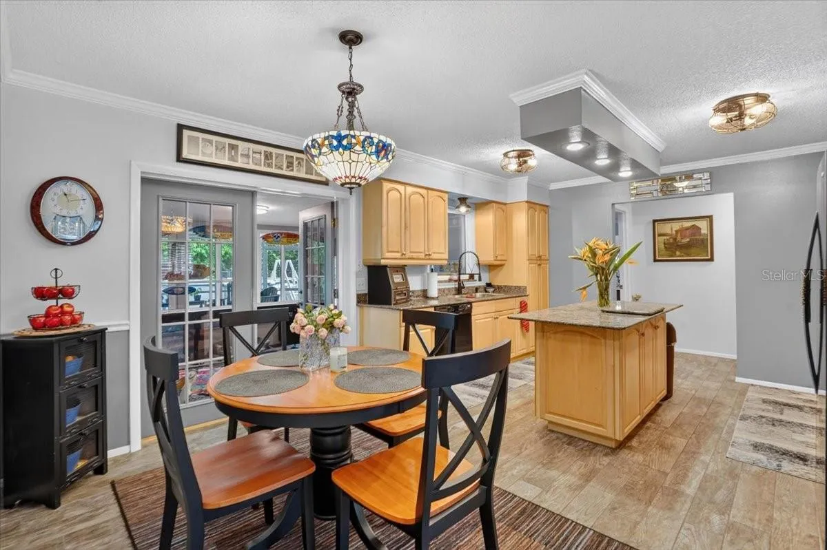 Eat In Kitchen.