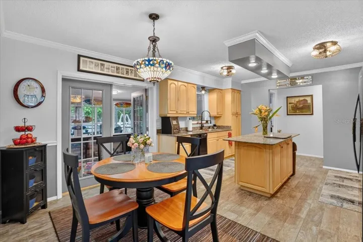 Eat In Kitchen.