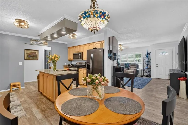 Eat In Kitchen.