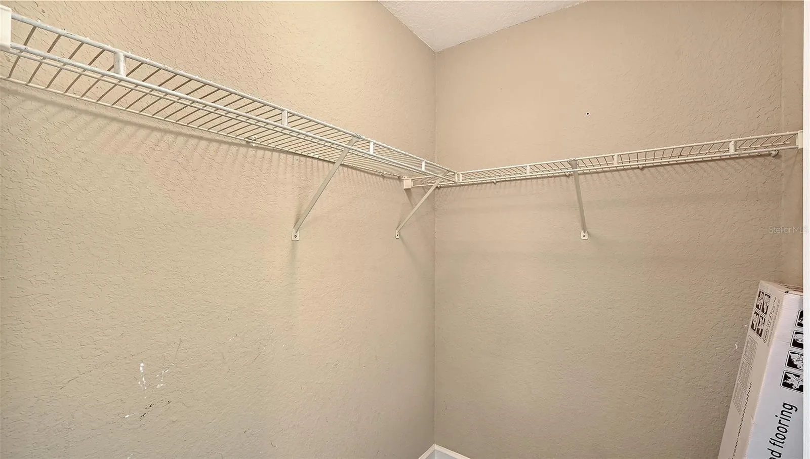 2nd bedroom Walking Closet