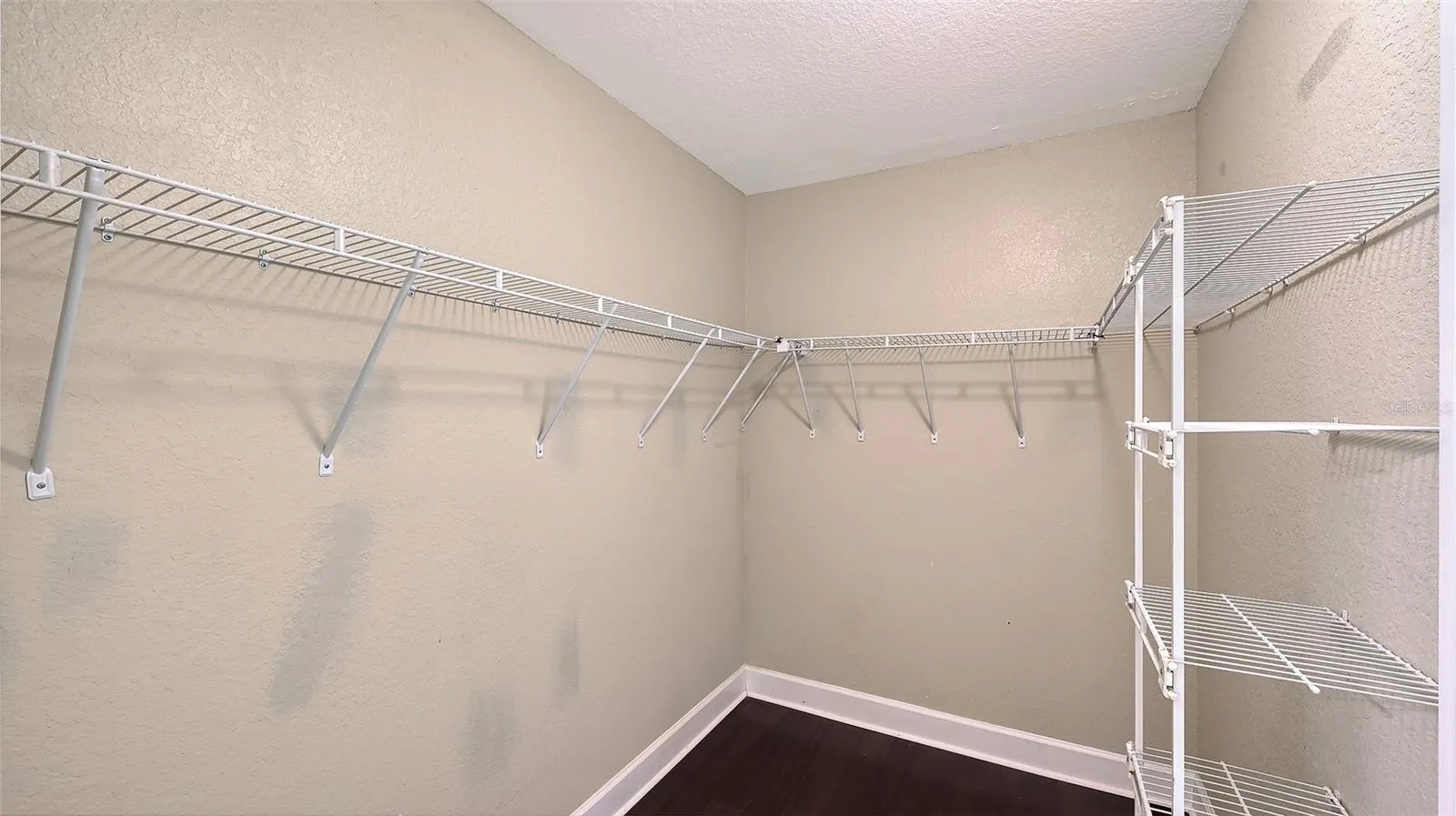 Main Bedroom Walking Closet