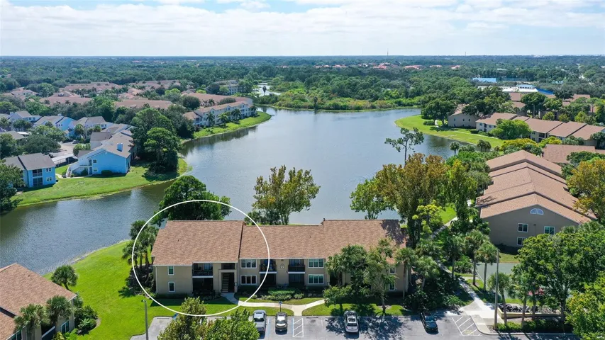 Corner Unit, Lake View