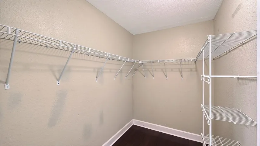Main Bedroom Walking Closet
