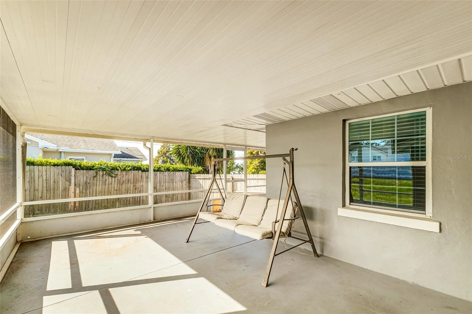 Screened Rear Patio