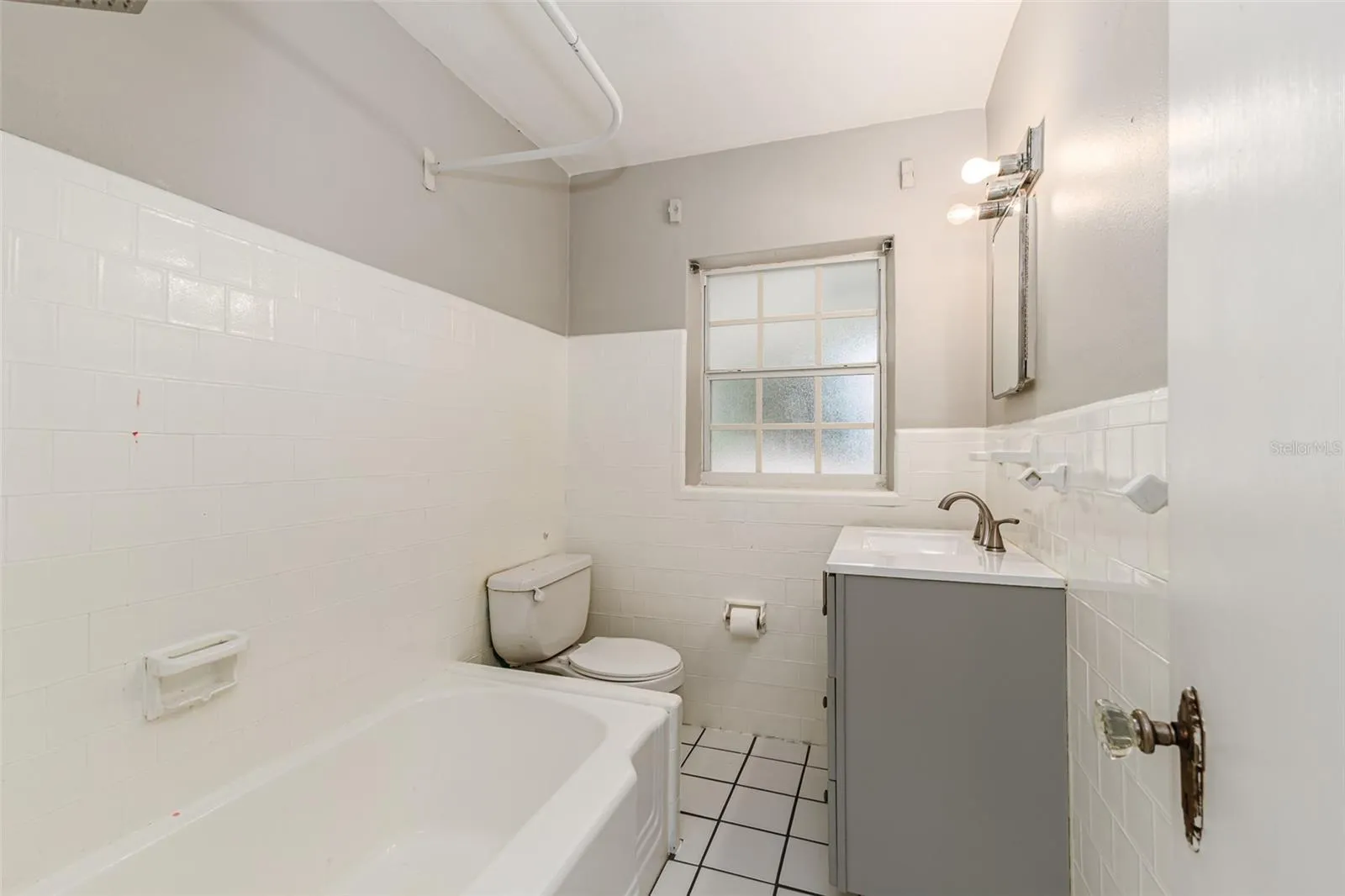 Guest / Hall Bathroom