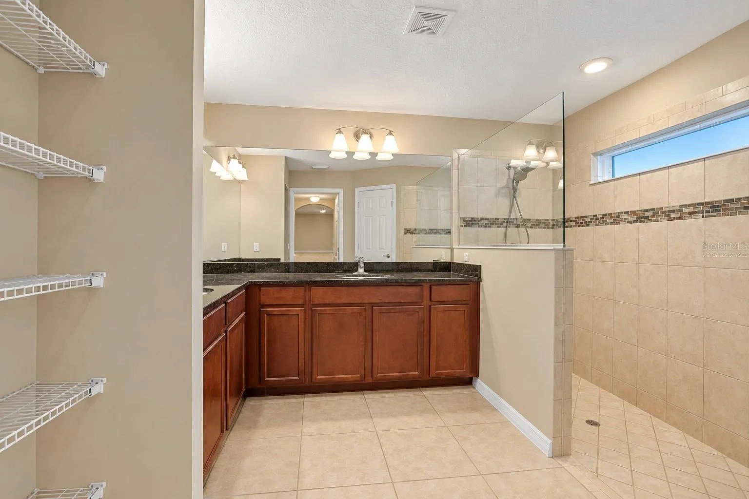 MASTER BATH- VIRTUALLY STAGED