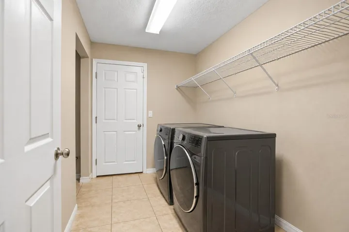 LAUNDRY ROOM- VIRTUALL STAGGED