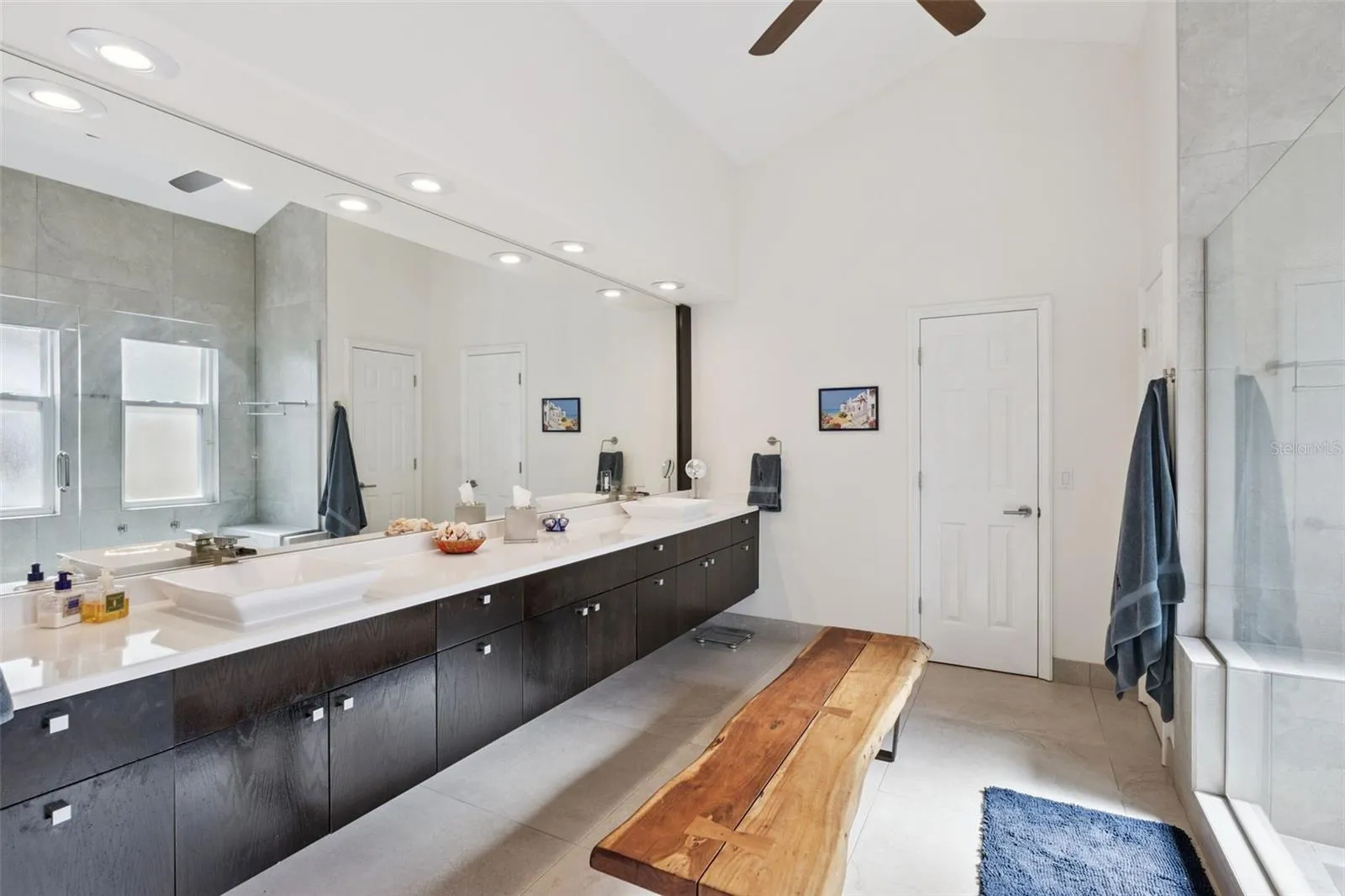 Private Primary En-Suite.