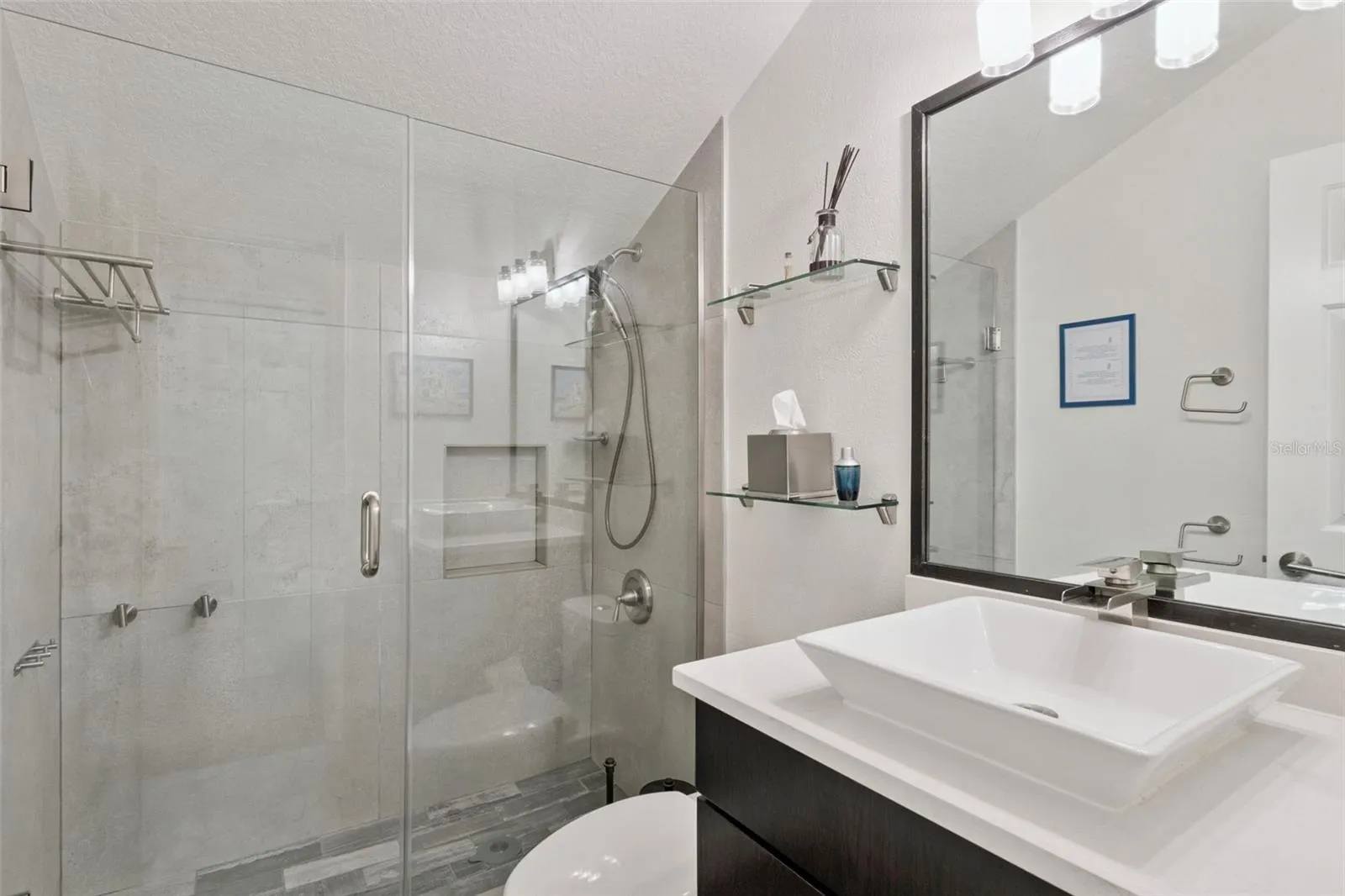Second floor private suite - Bathroom.