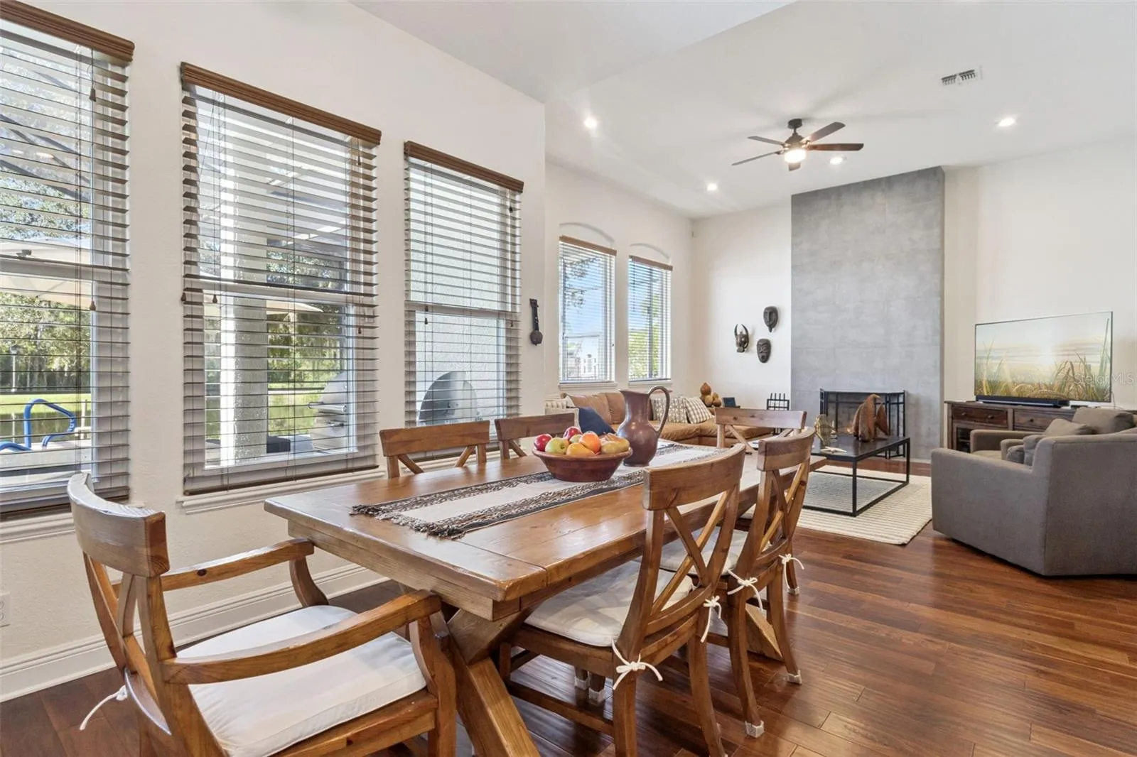 Dinette area off kitchen - View 2.