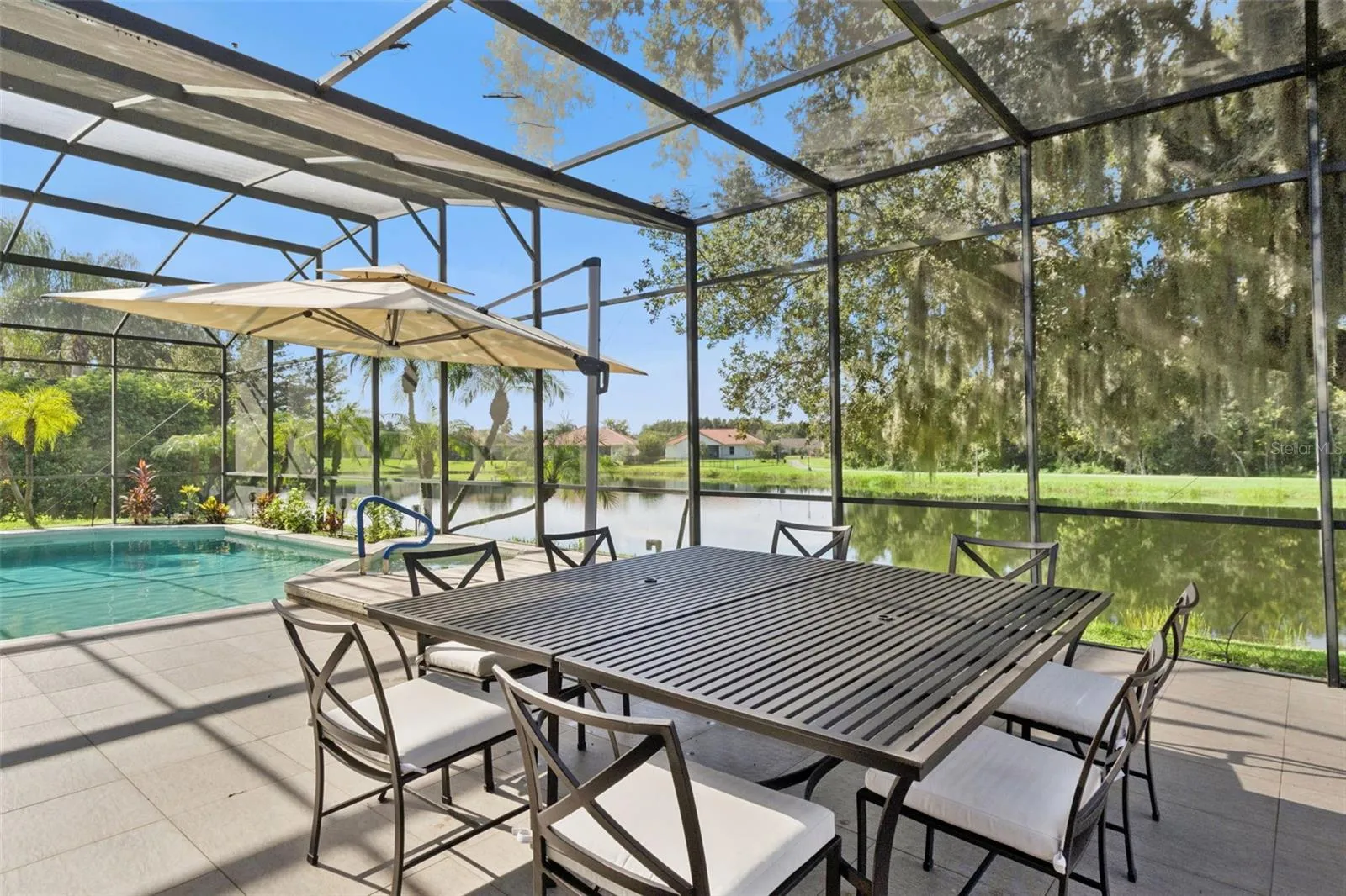 Oversized pool/spa area with screen enclosure - View 4.