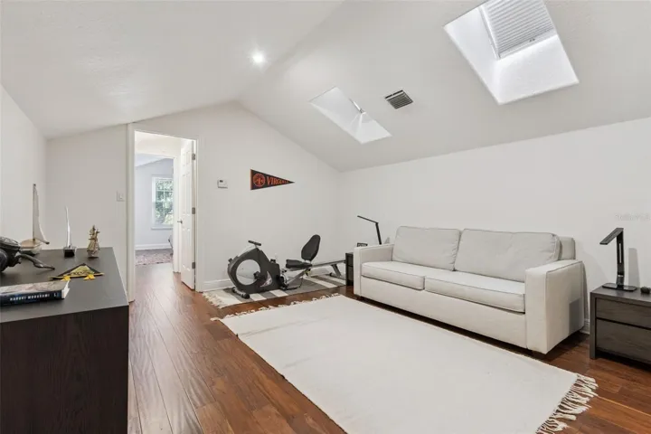 Second floor private suite - View 3.