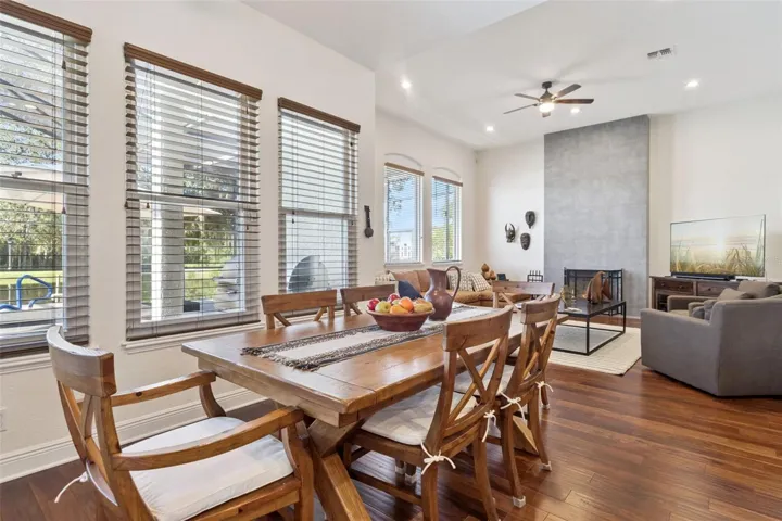 Dinette area off kitchen - View 2.