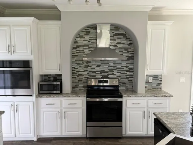 Kitchen with stove & oven
