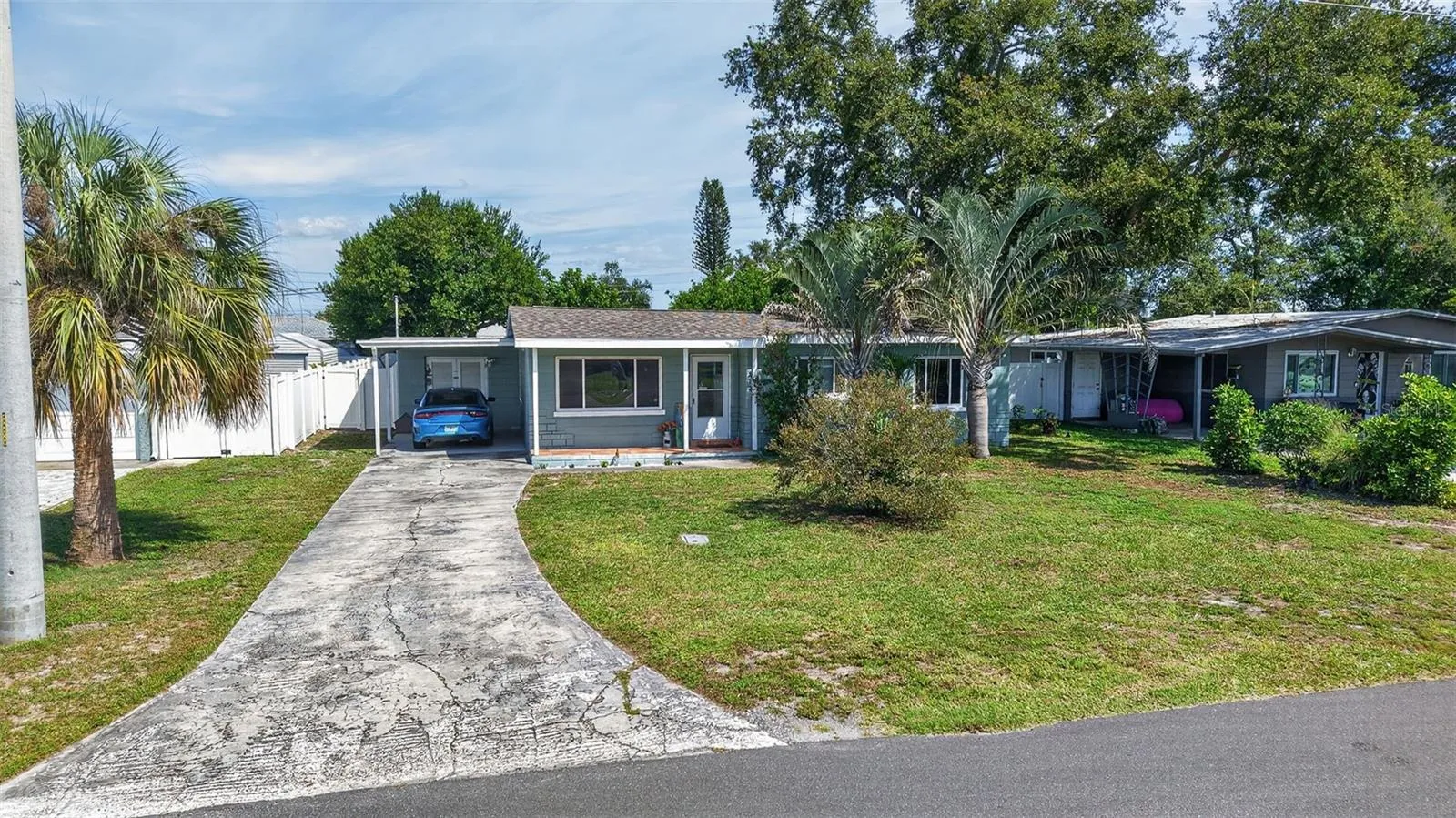 Ample parking in driveway