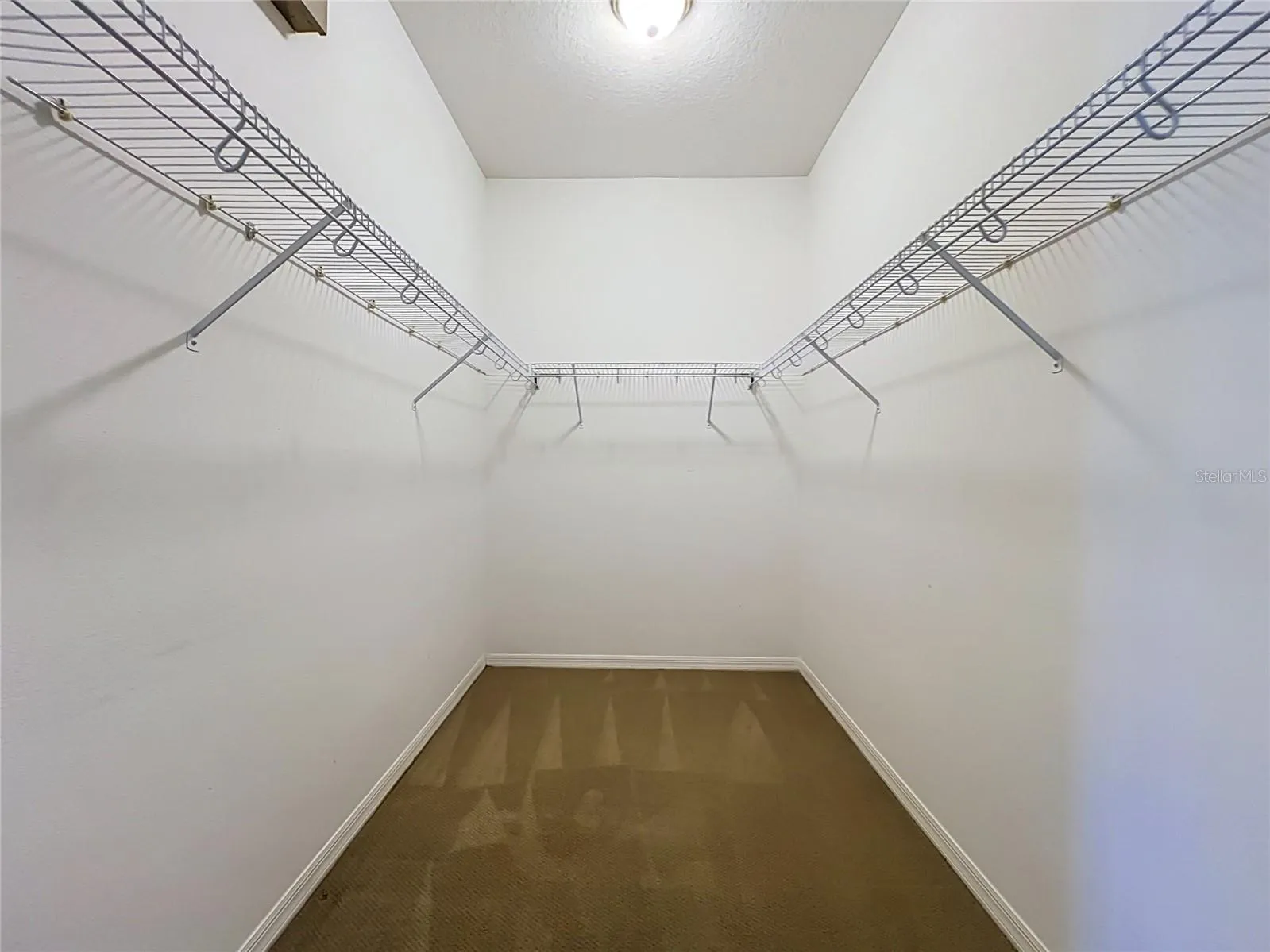 Master Bedroom Walk In Closet