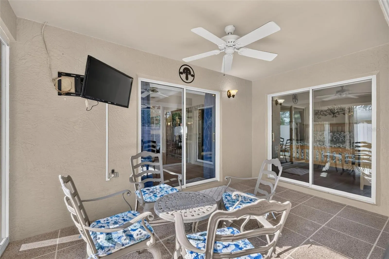 Glass-enclosed lanai