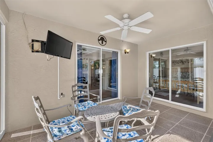 Glass-enclosed lanai