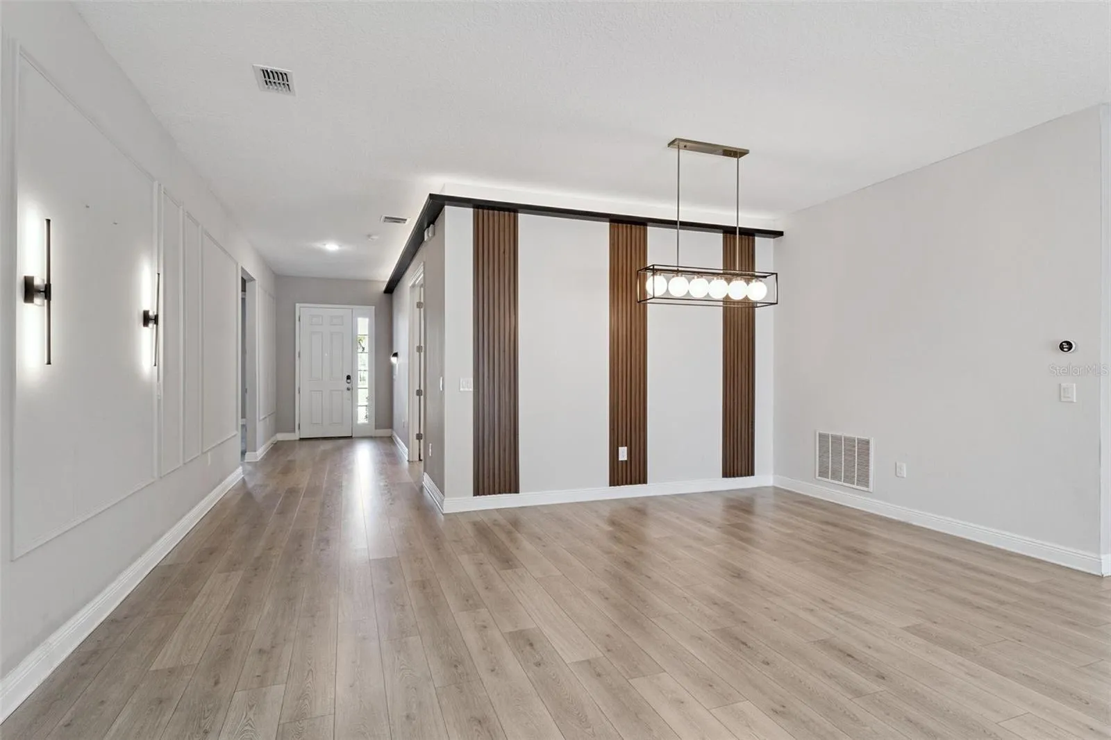 Spacious dining area with an open layout and modern finishes.