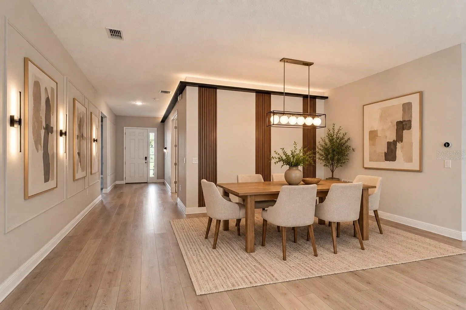 Virtually Staged! Open dining area perfect for entertaining.