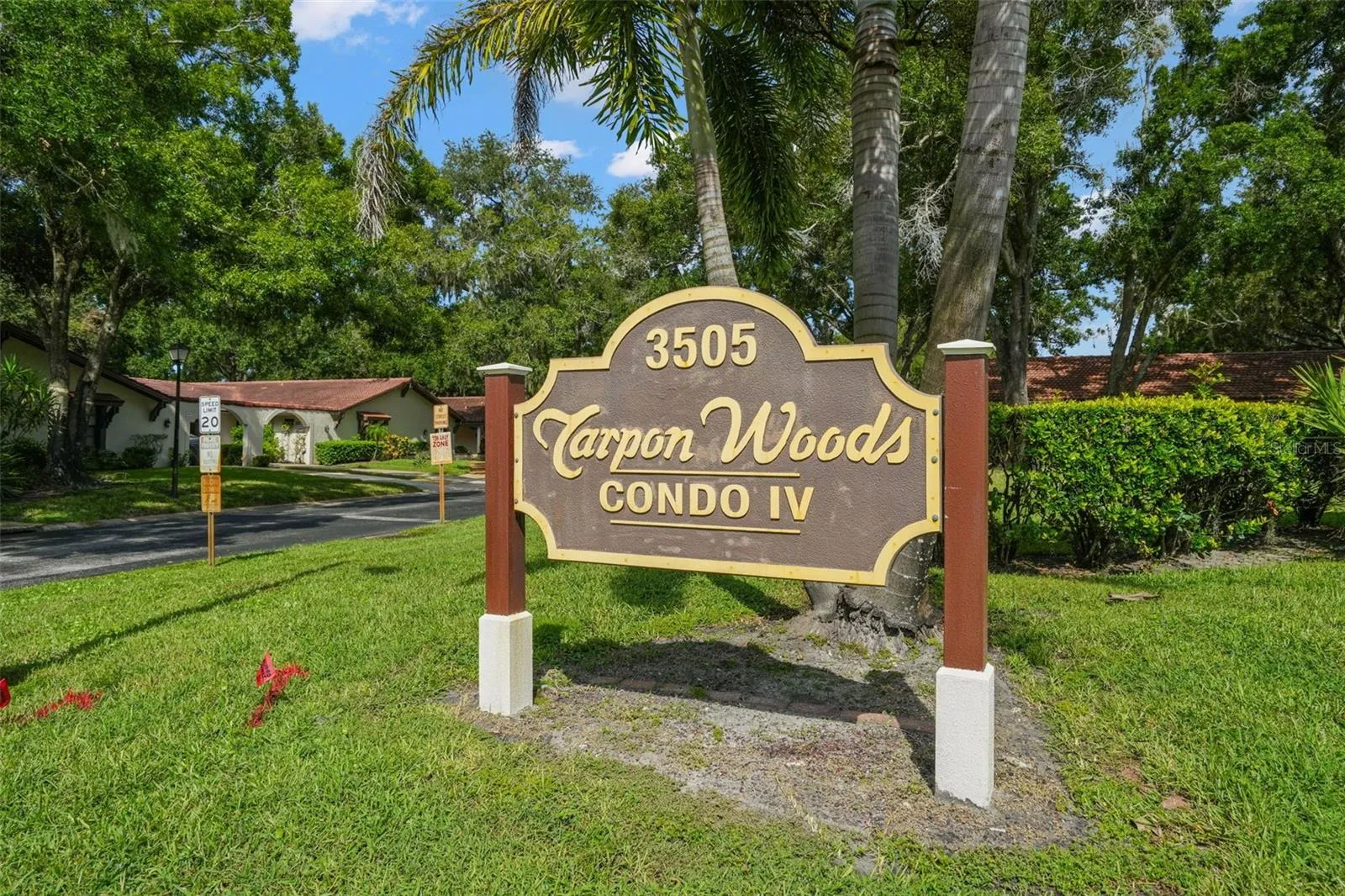 Tarpon Woods is a well-established Palm Harbor community surrounded by mature landscaping and close to the everyday conveniences that make this area so easy to enjoy.