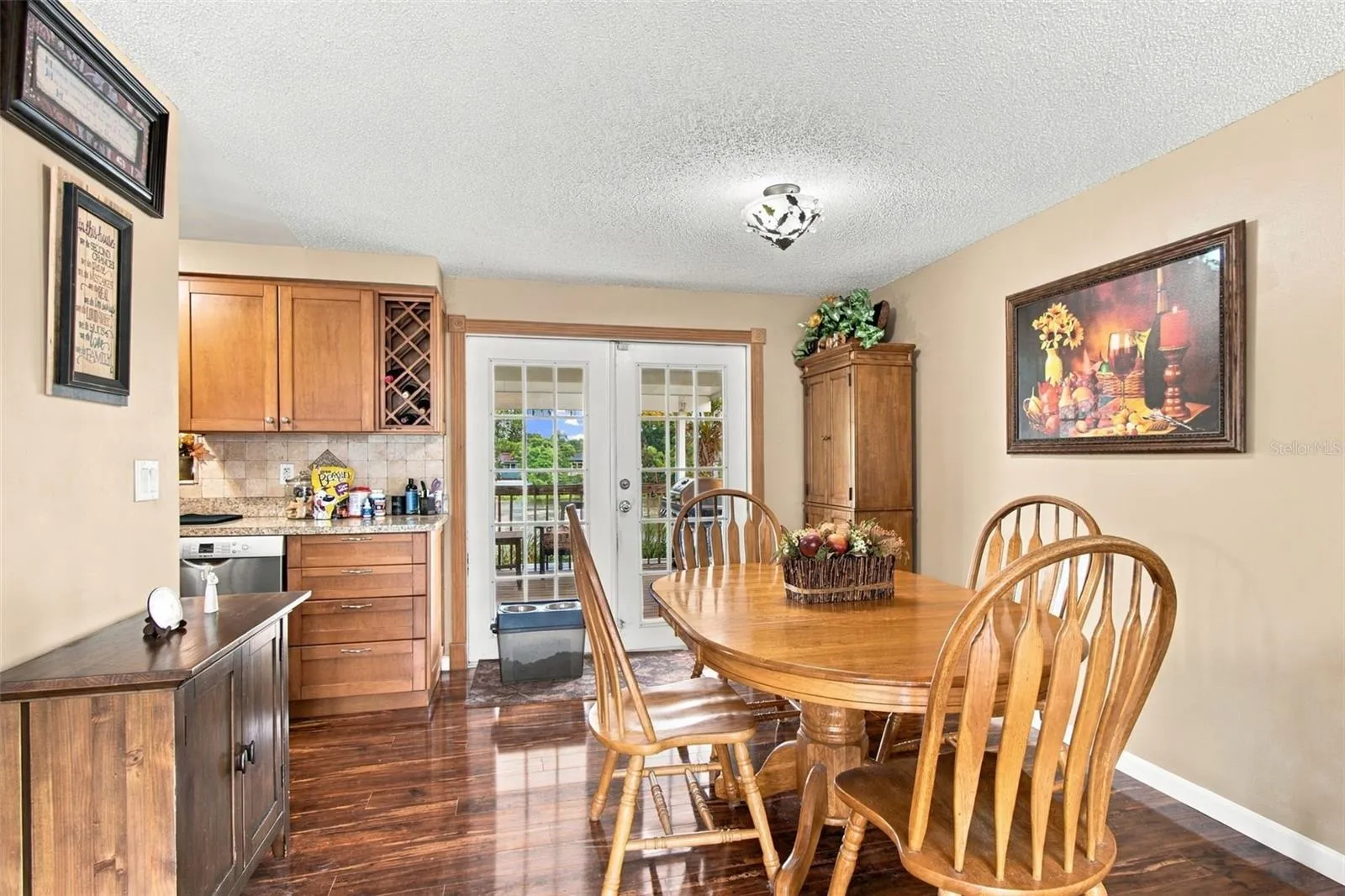 Dining area/kitchen