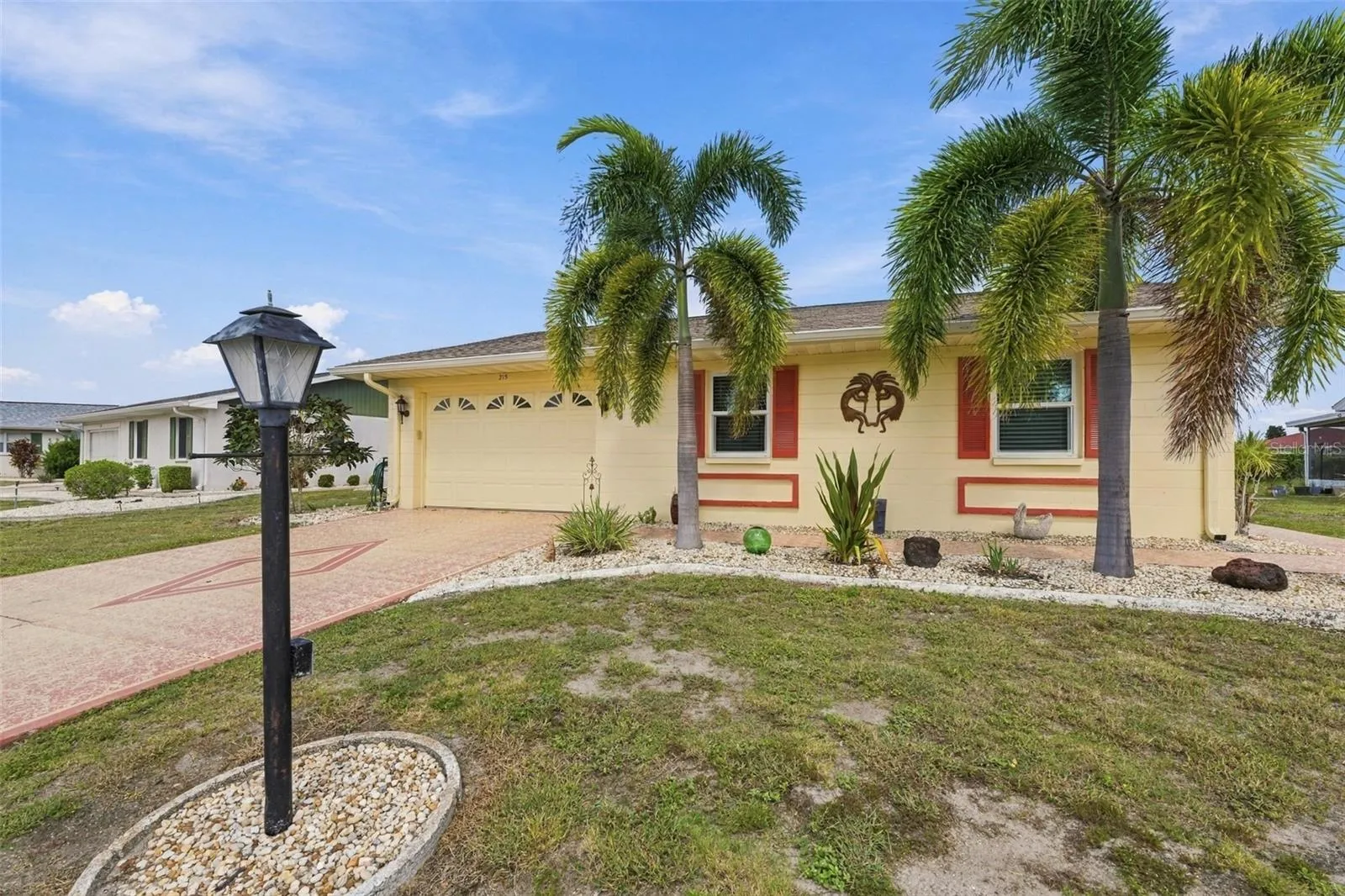 This is a perfect Floridian cottage.  Perfect for winter retreats or year round residency, as it is only 3/4 mile from the central campus in Sun City Center.