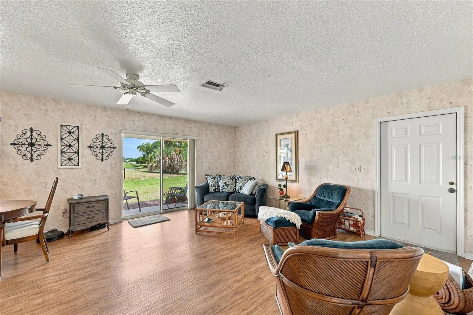 Bright and open space, perfect for gatherings or peaceful solitude.